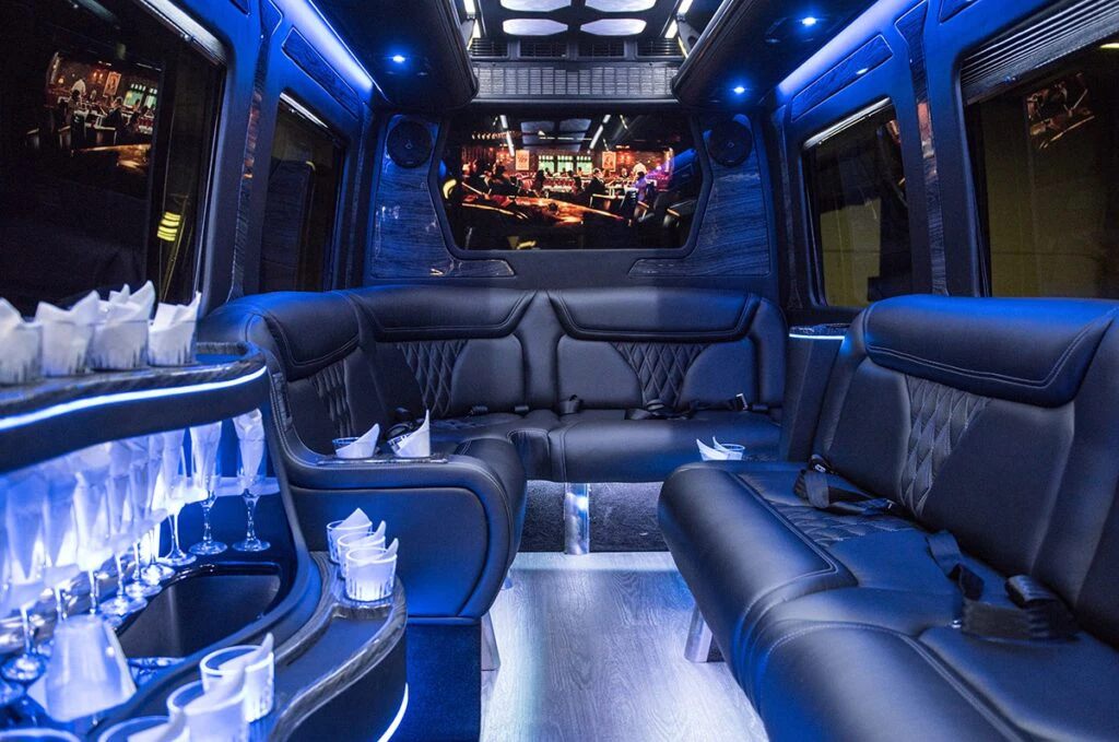 luxury-limo-party-bus-van-airporttransfersny10